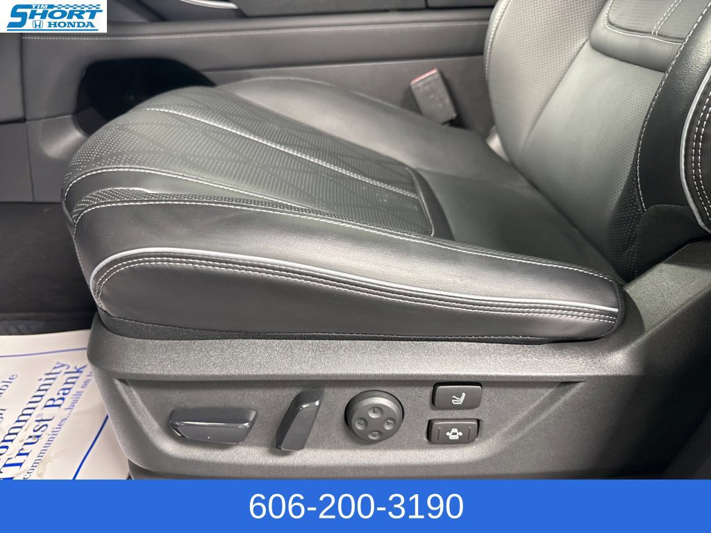 Used 2025 INFINITI QX80 Sensory AWD/4WD image 29