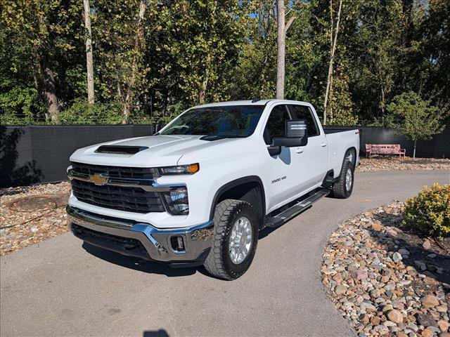 Used 2024 Chevrolet Silverado 3500 LT w/ Convenience Package AWD/4WD image 1