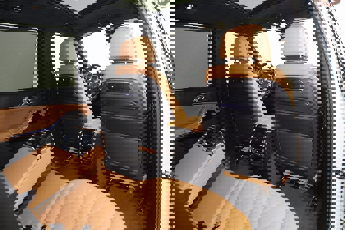 Used 2023 BMW X7 xDrive40i w/ M Sport Package image 16