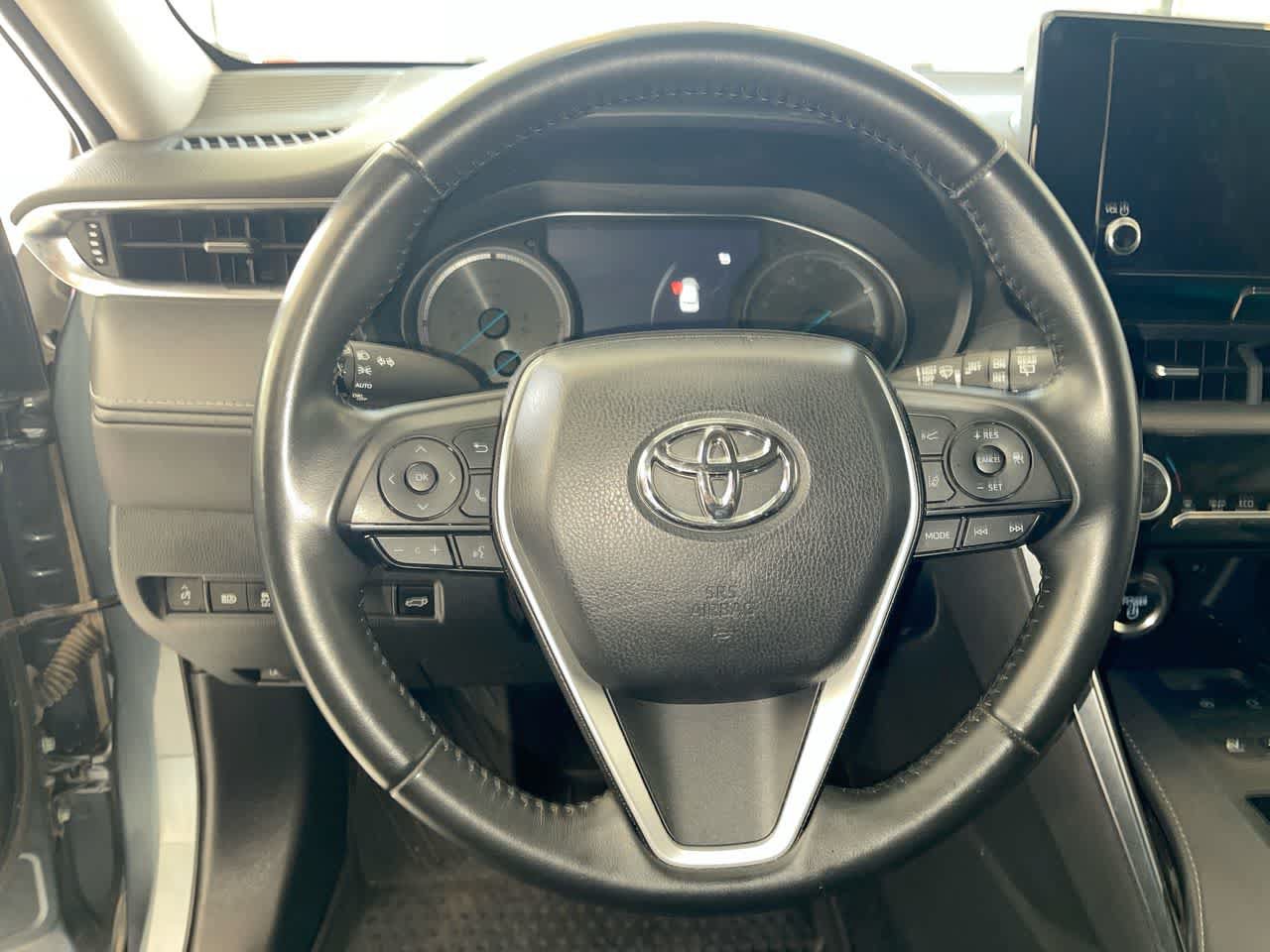 Used 2024 Toyota Venza LE AWD/4WD image 14