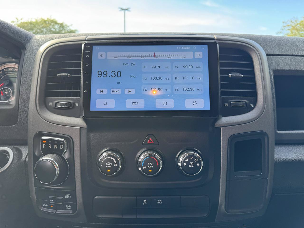 Used 2018 RAM 1500 ST AWD/4WD image 4