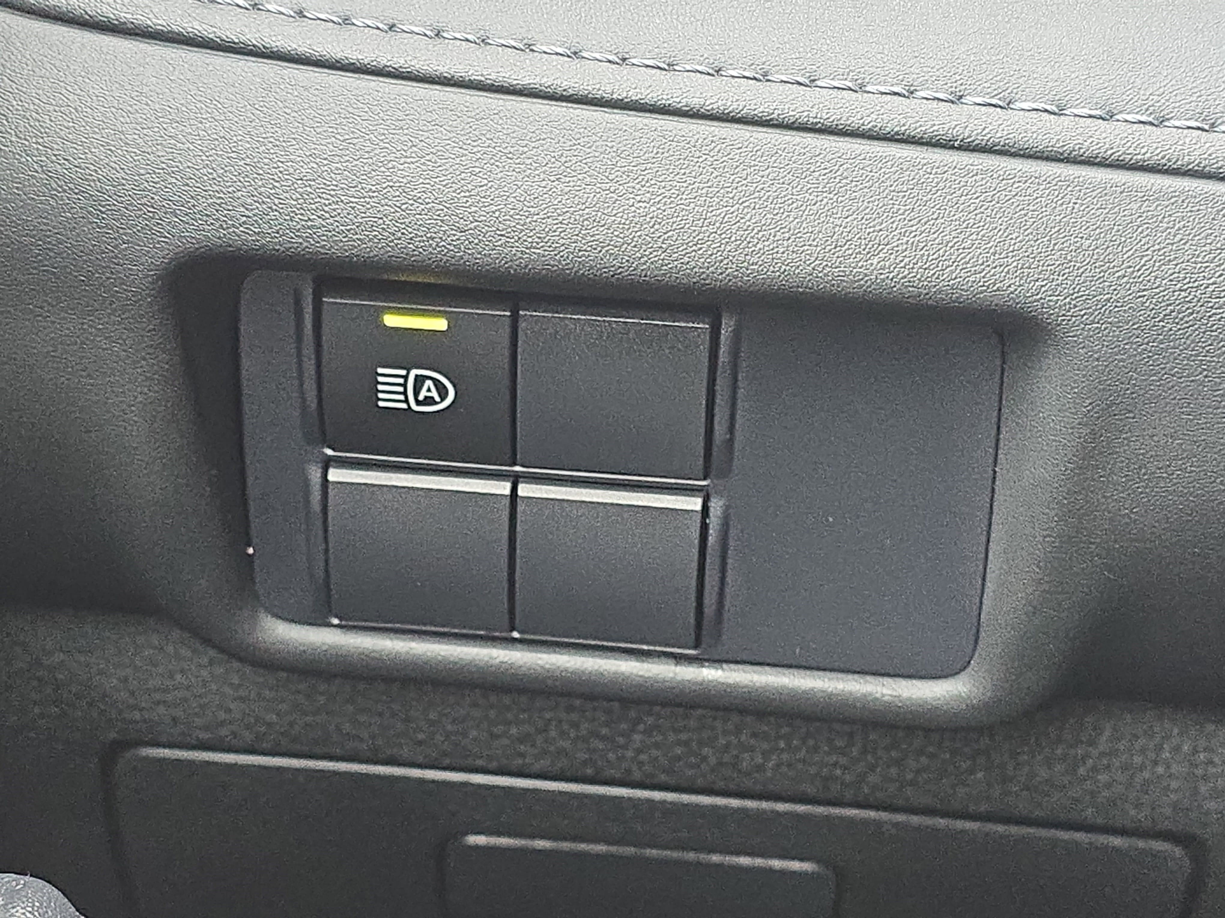 Used 2021 Toyota Highlander L image 22