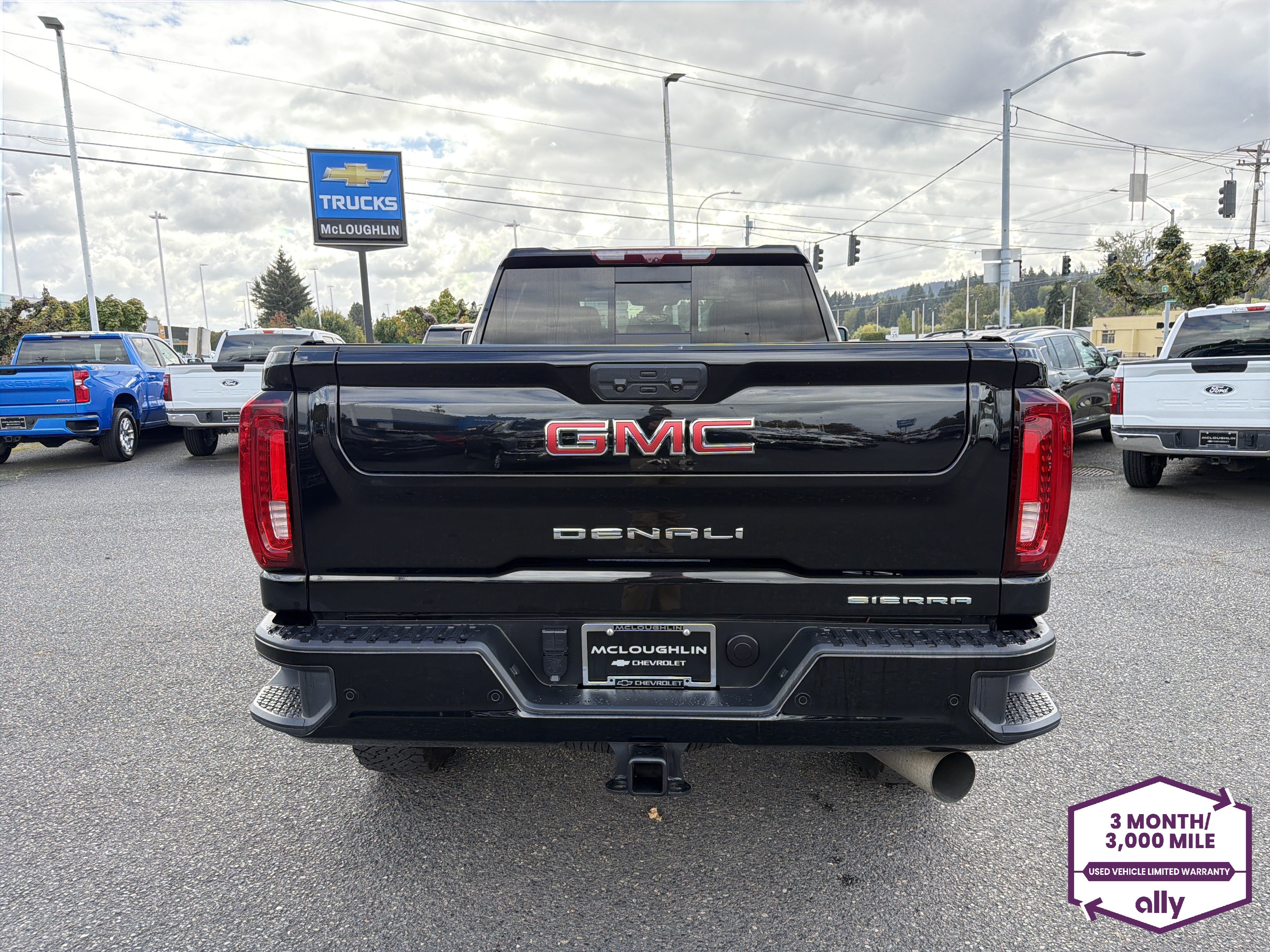 Used 2023 GMC Sierra 2500 Denali w/ Denali Black Diamond Edition AWD/4WD image 4