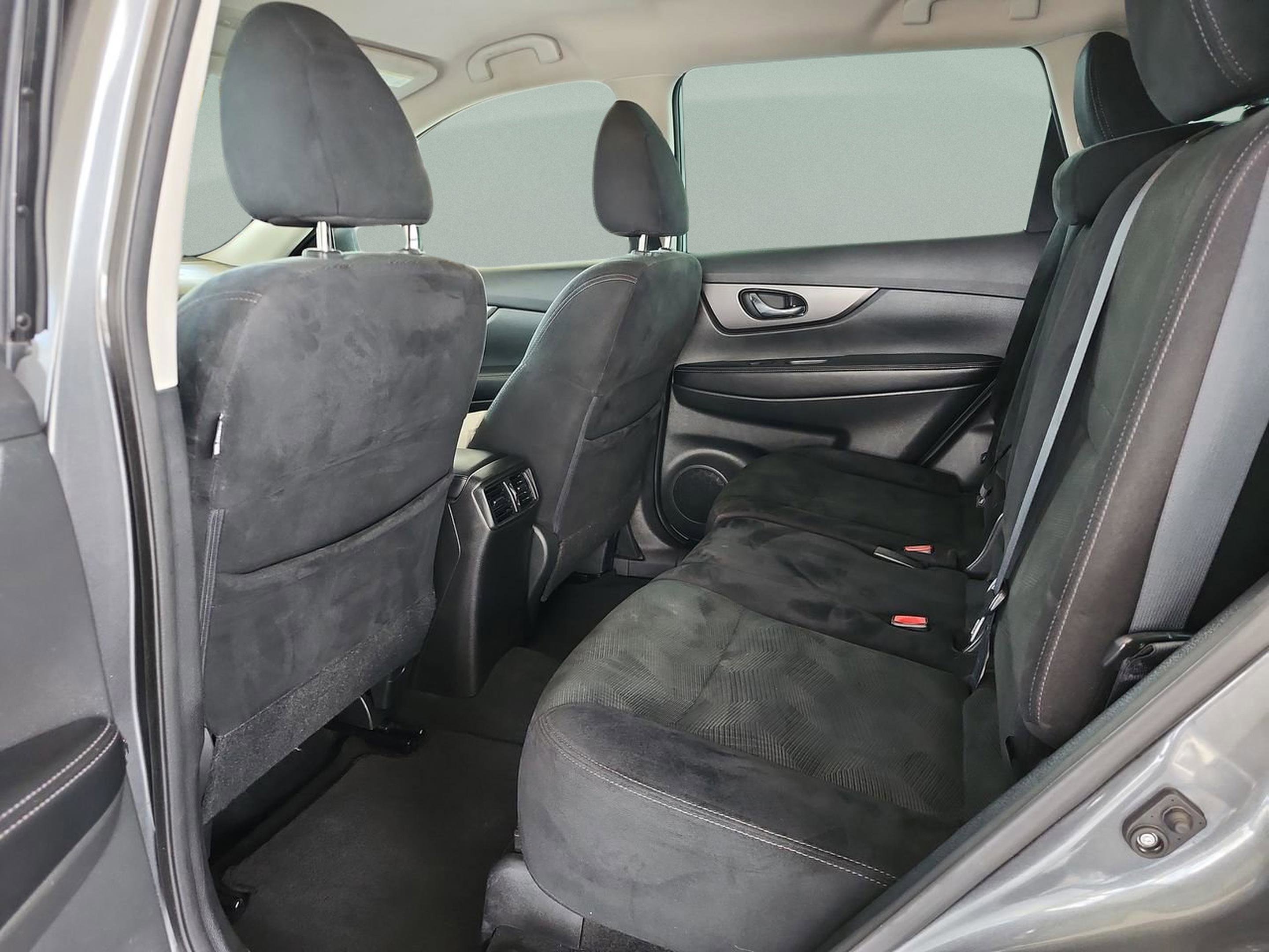 Used 2016 Nissan Rogue S FWD image 17