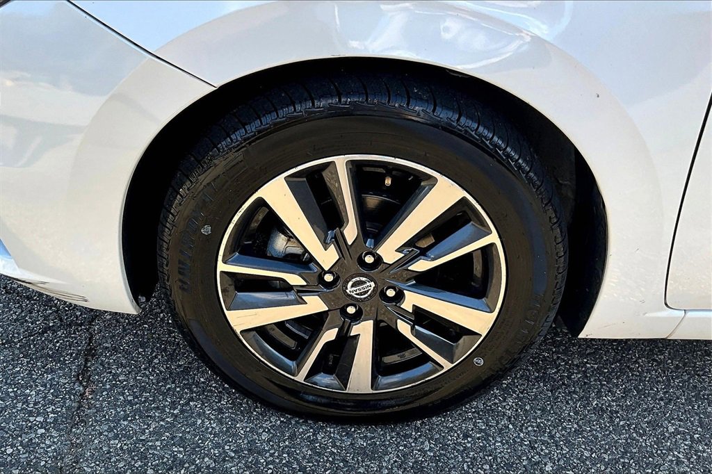 Used 2022 Nissan Versa SV image 28