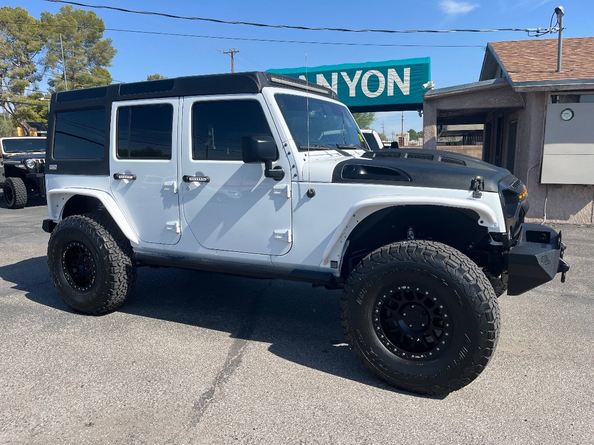 Used 2018 Jeep Wrangler Unlimited Rubicon w/ Connectivity Group AWD/4WD image 2