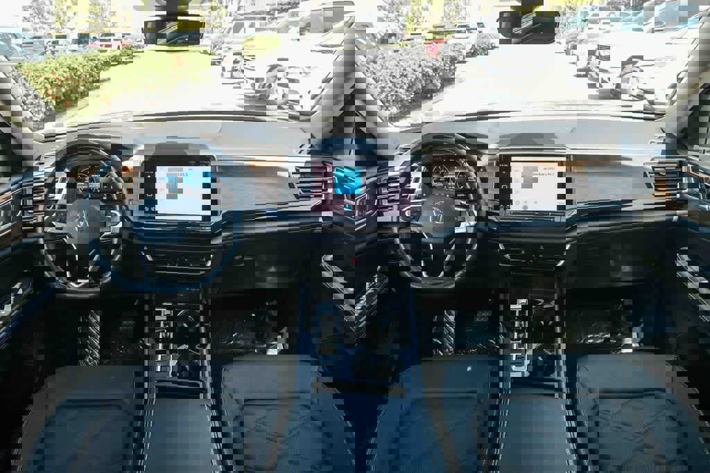 Used 2024 Volkswagen Atlas SE FWD image 14