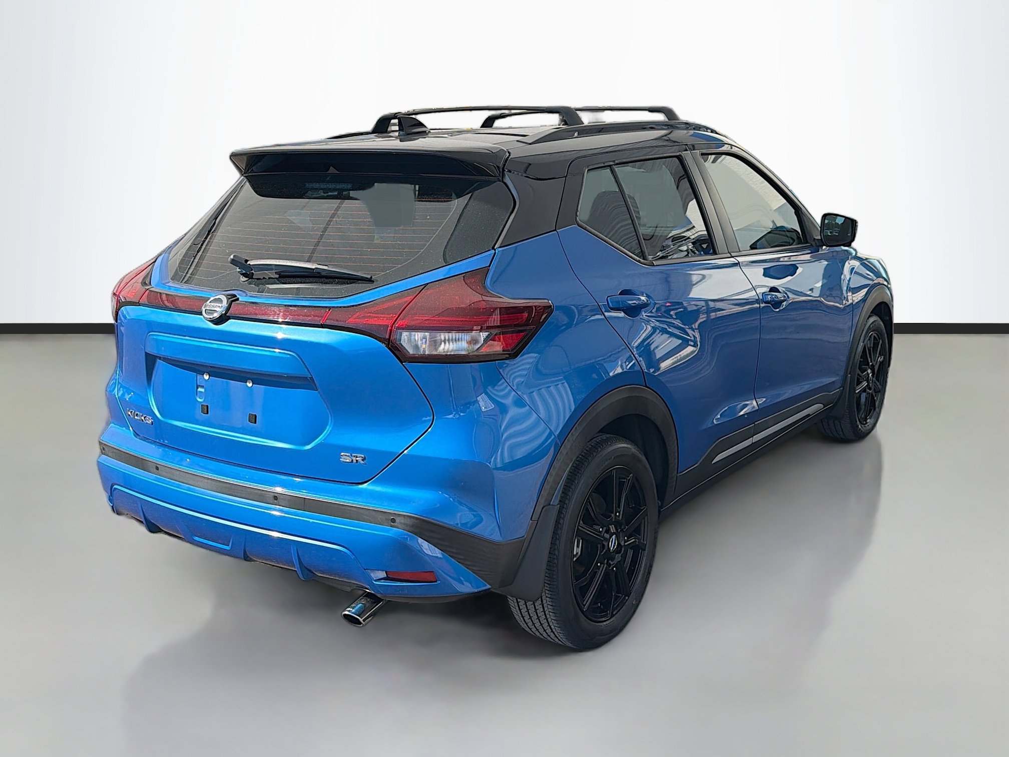 Used 2021 Nissan Kicks SR w/ SR Premium Package image 3