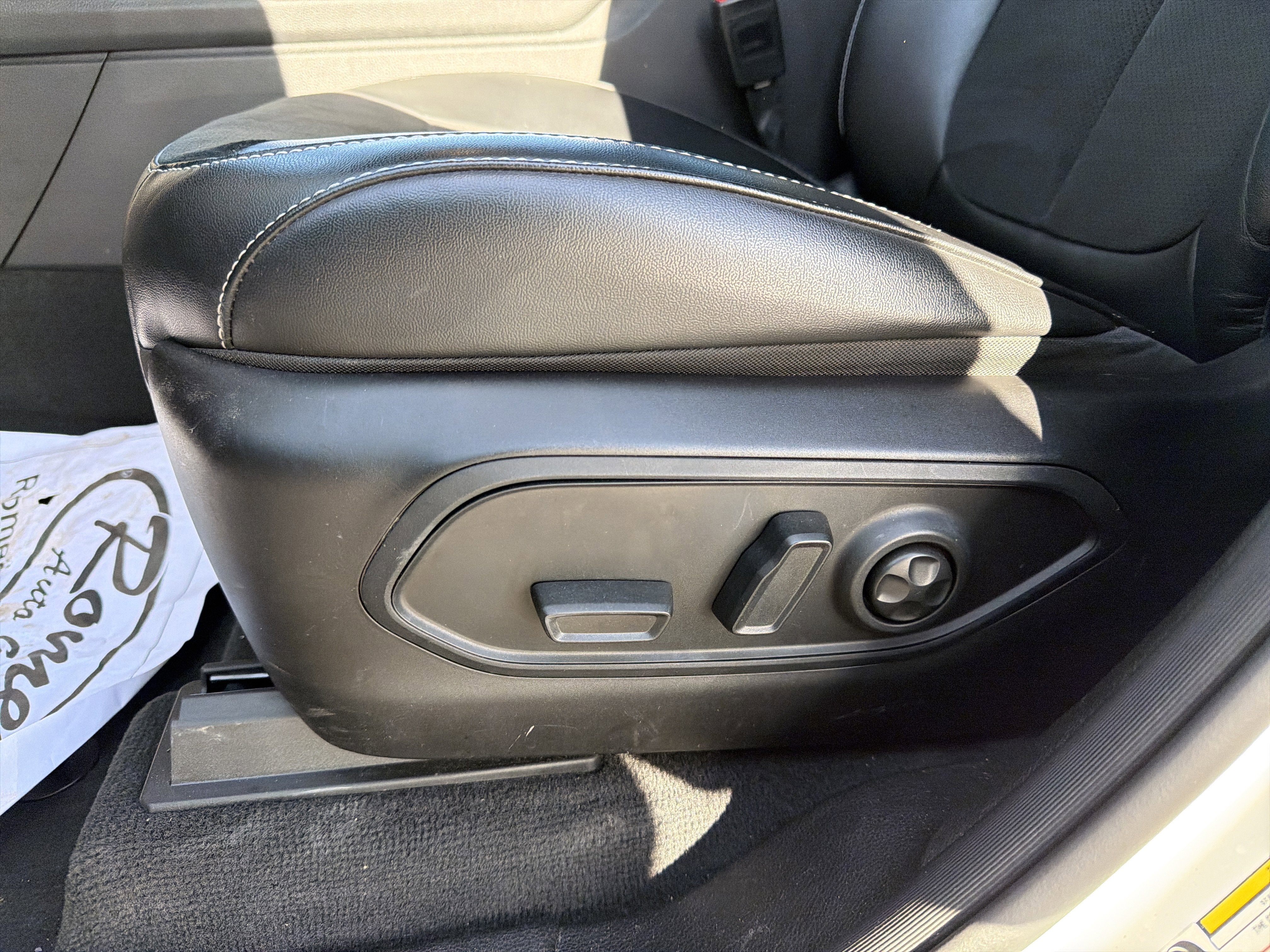 Used 2023 Jeep Grand Cherokee L Laredo image 25