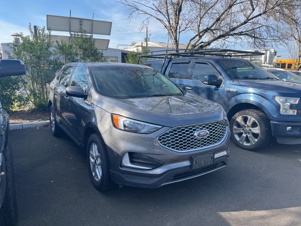 Used 2024 Ford Edge SEL image 3