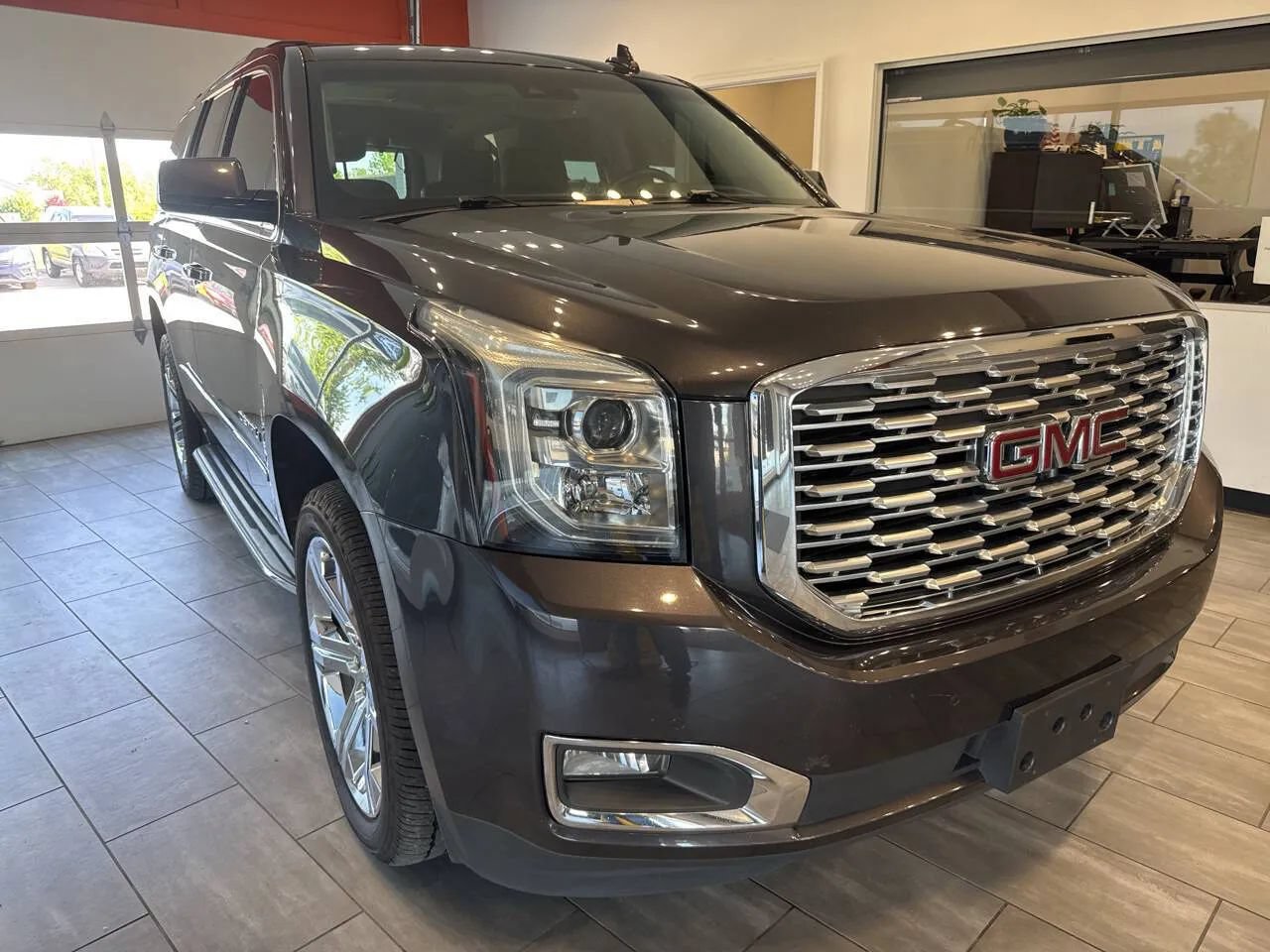 Used 2018 GMC Yukon Denali w/ Open Road Package AWD/4WD image 1