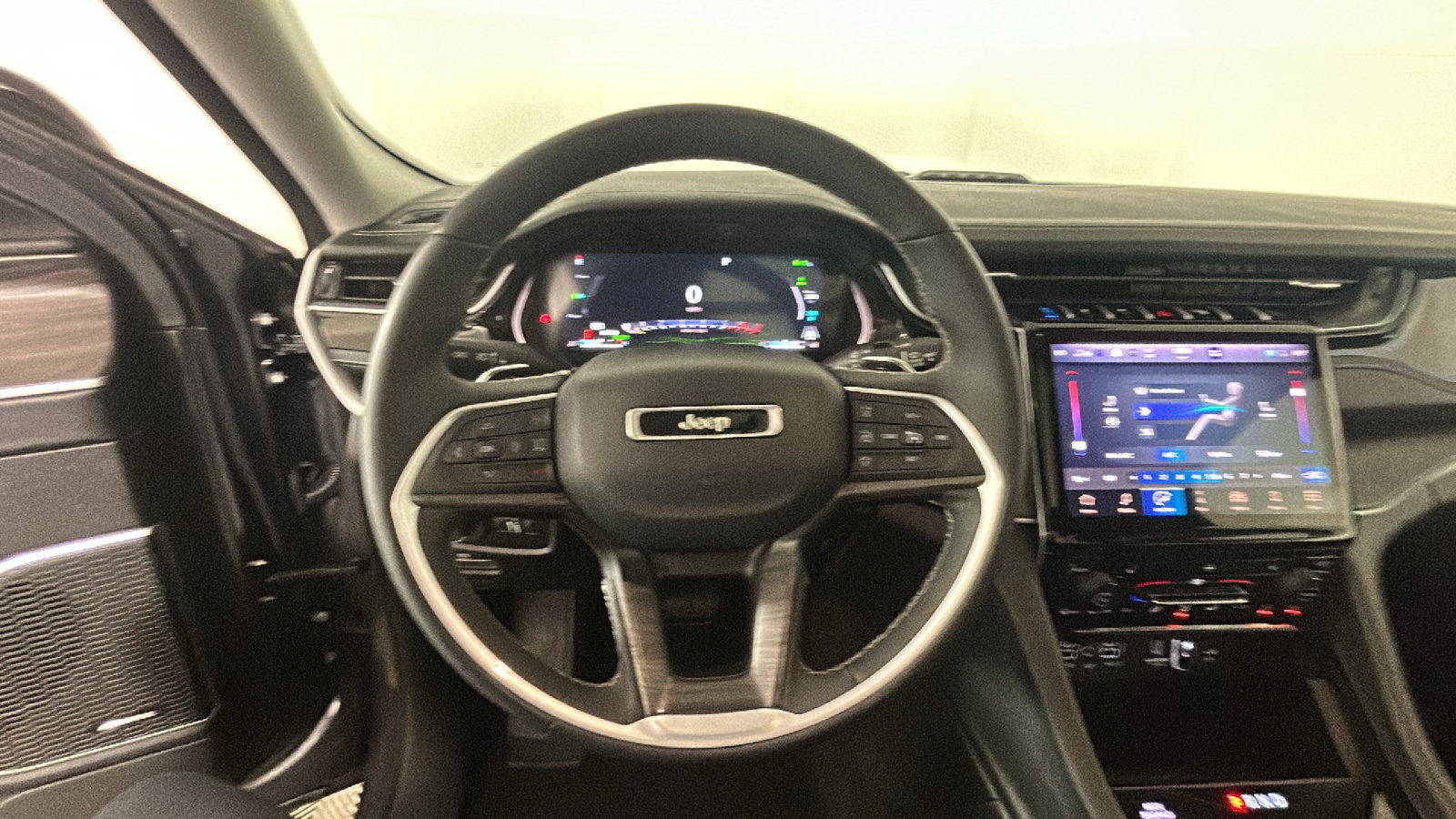 Used 2024 Jeep Grand Cherokee Limited 4xe AWD/4WD image 17