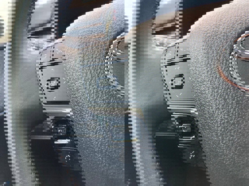 Used 2025 Toyota Camry XLE image 15