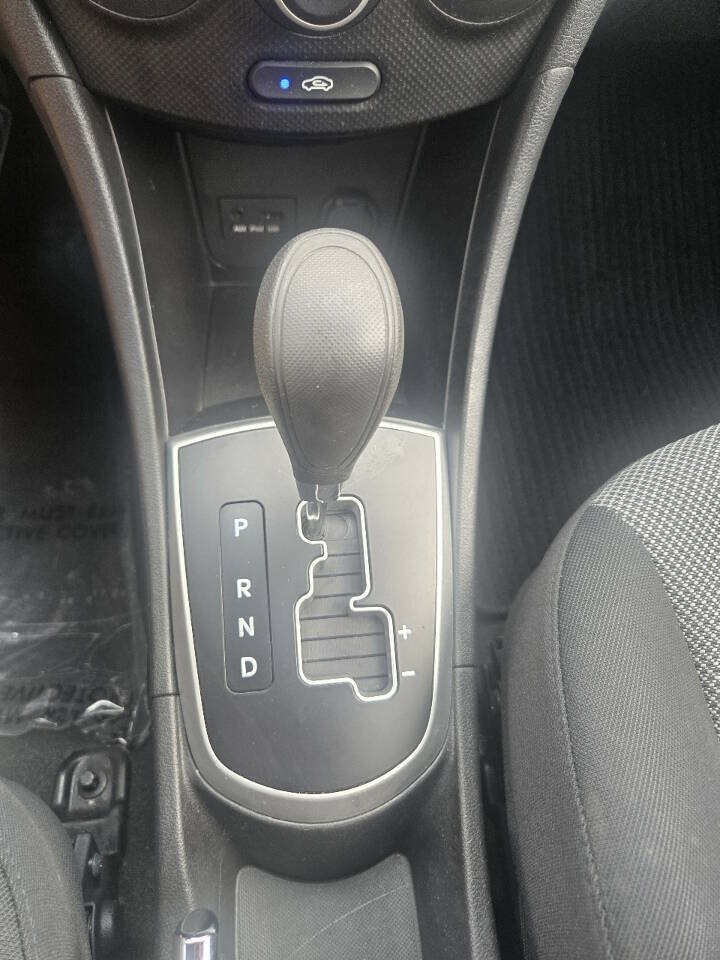 Used 2013 Hyundai Accent GS FWD image 41