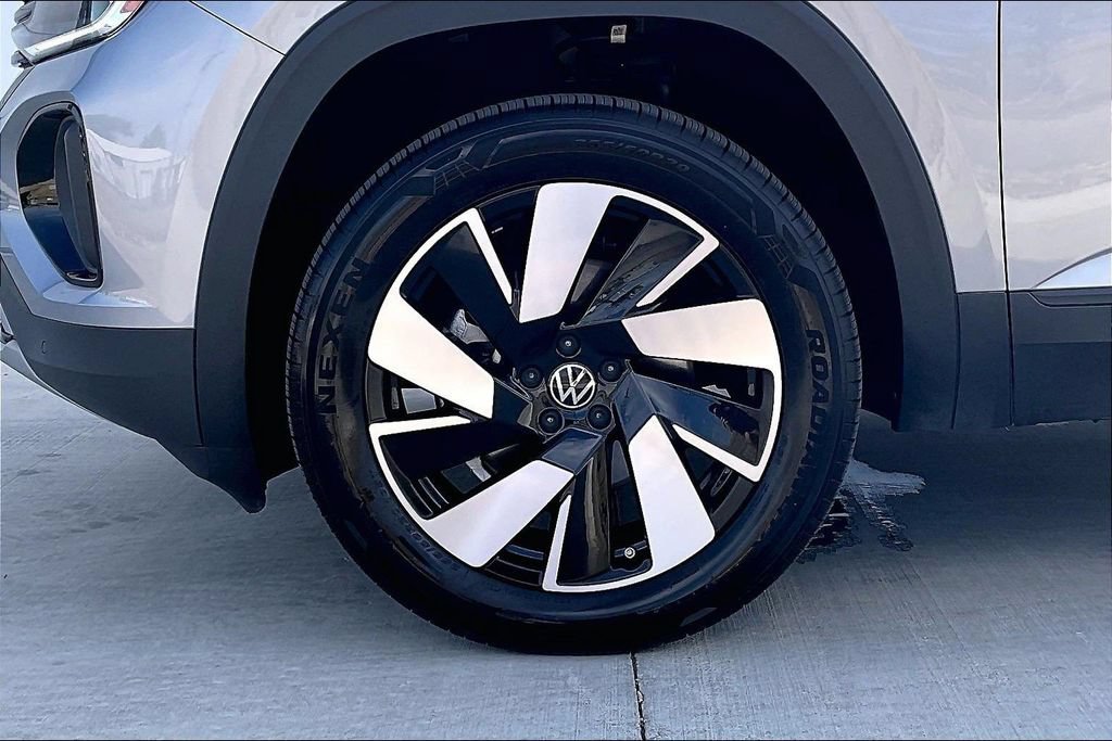 Used 2026 Volkswagen Atlas Cross Sport SE FWD image 9
