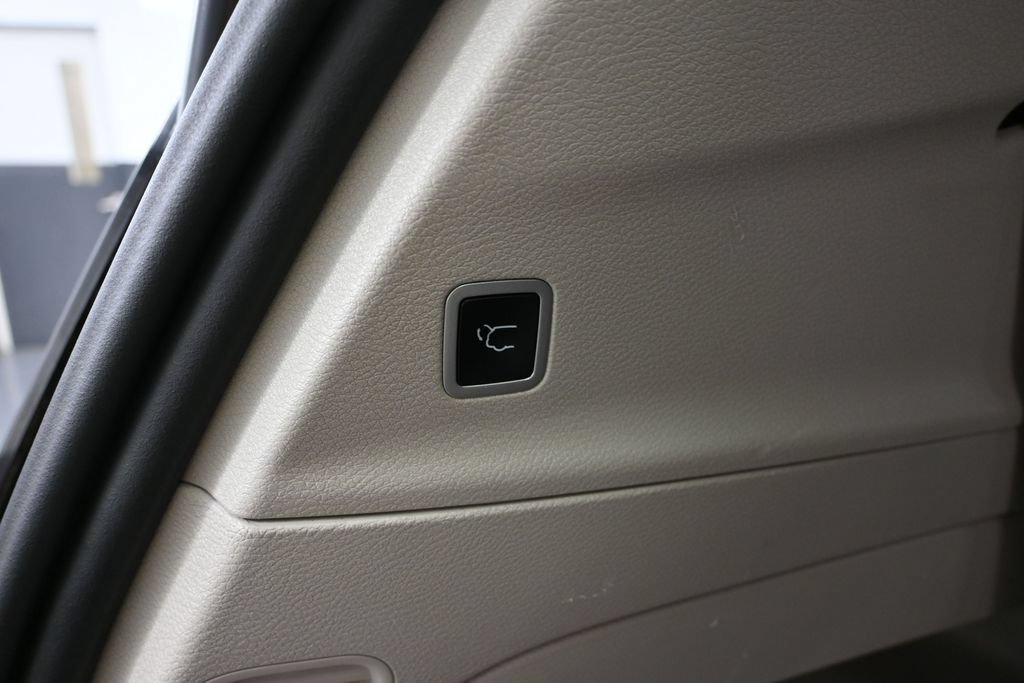 Used 2024 Chrysler Pacifica Touring-L FWD image 32