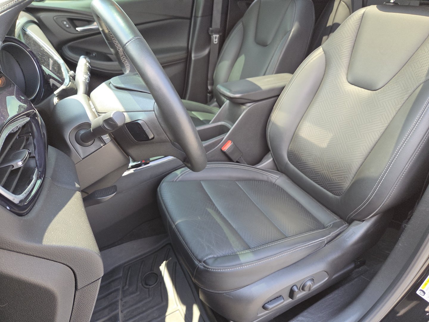 Used 2022 Buick Encore GX Essence w/ Experience Buick Package FWD image 25