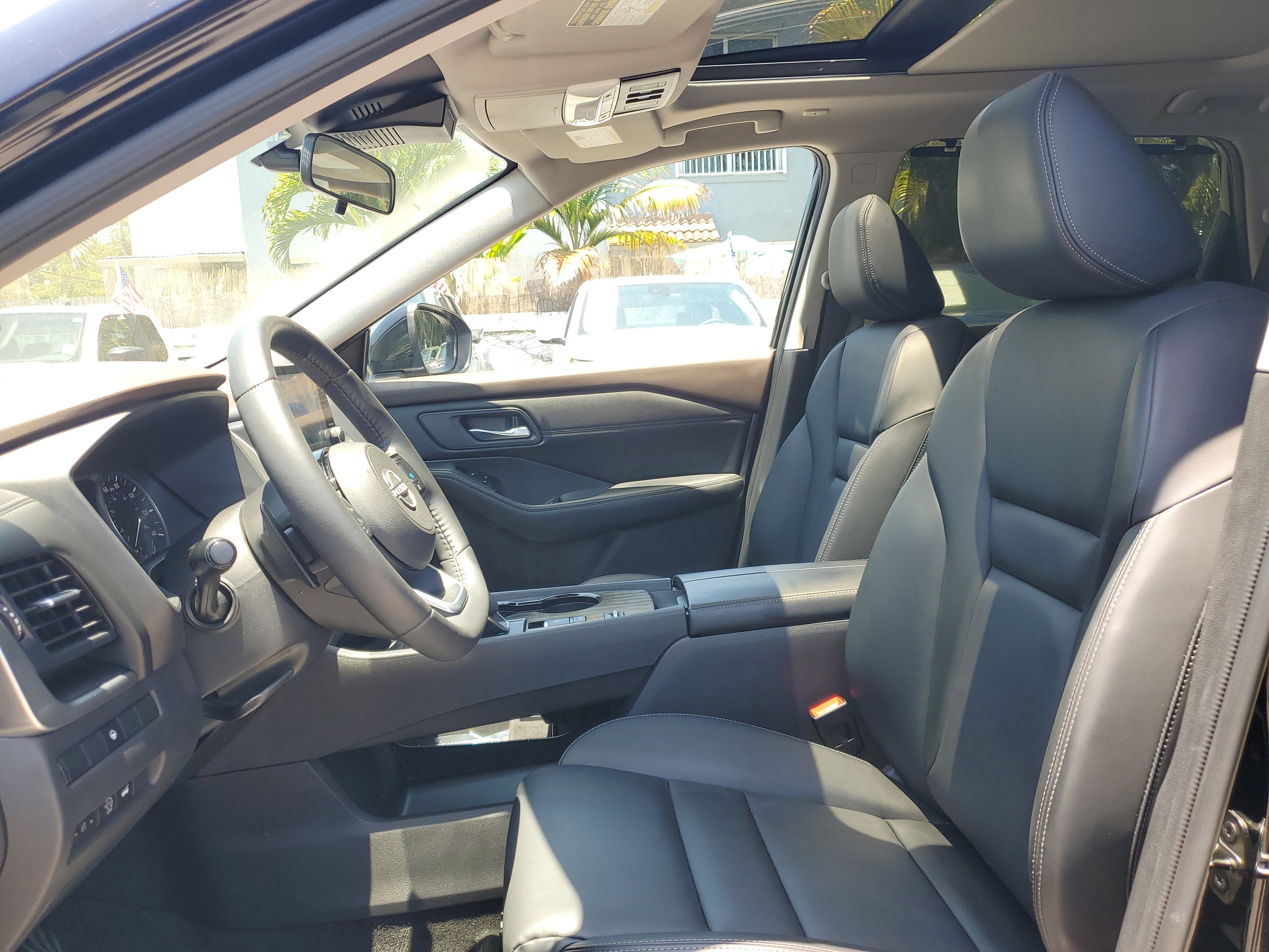 Used 2023 Nissan Rogue SV w/ SV Premium B Package image 10