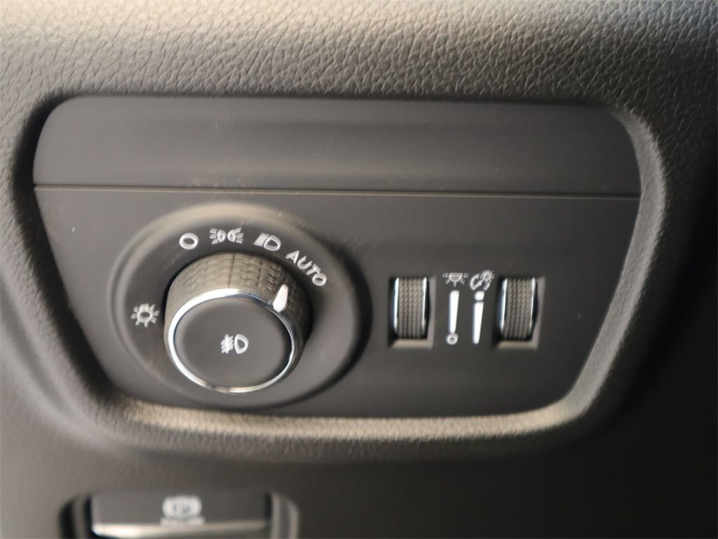Used 2023 Jeep Grand Cherokee Overland w/ Luxury Tech Group IV RWD image 19