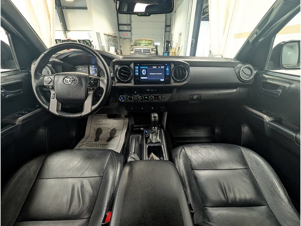Used 2017 Toyota Tacoma TRD Off-Road w/ Tow Package AWD/4WD image 9