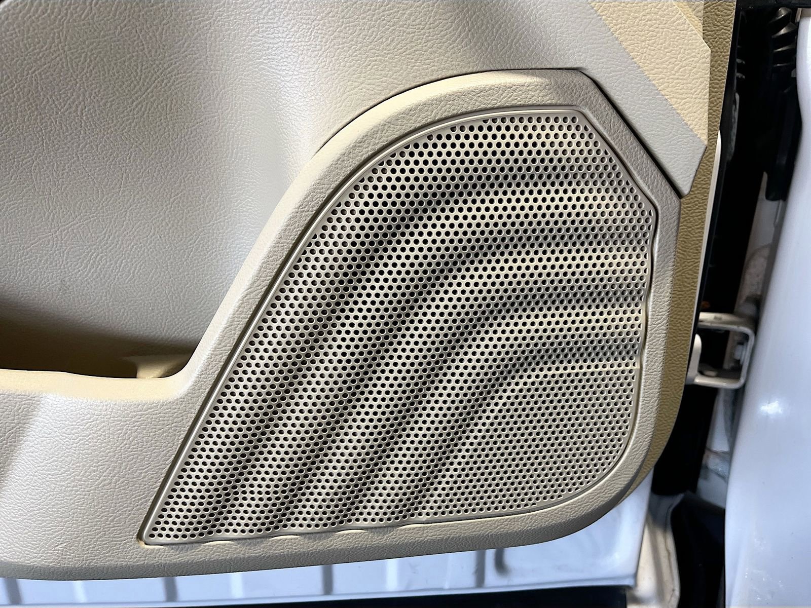 Used 2018 Ford Taurus SEL w/ Equipment Group 201A image 18