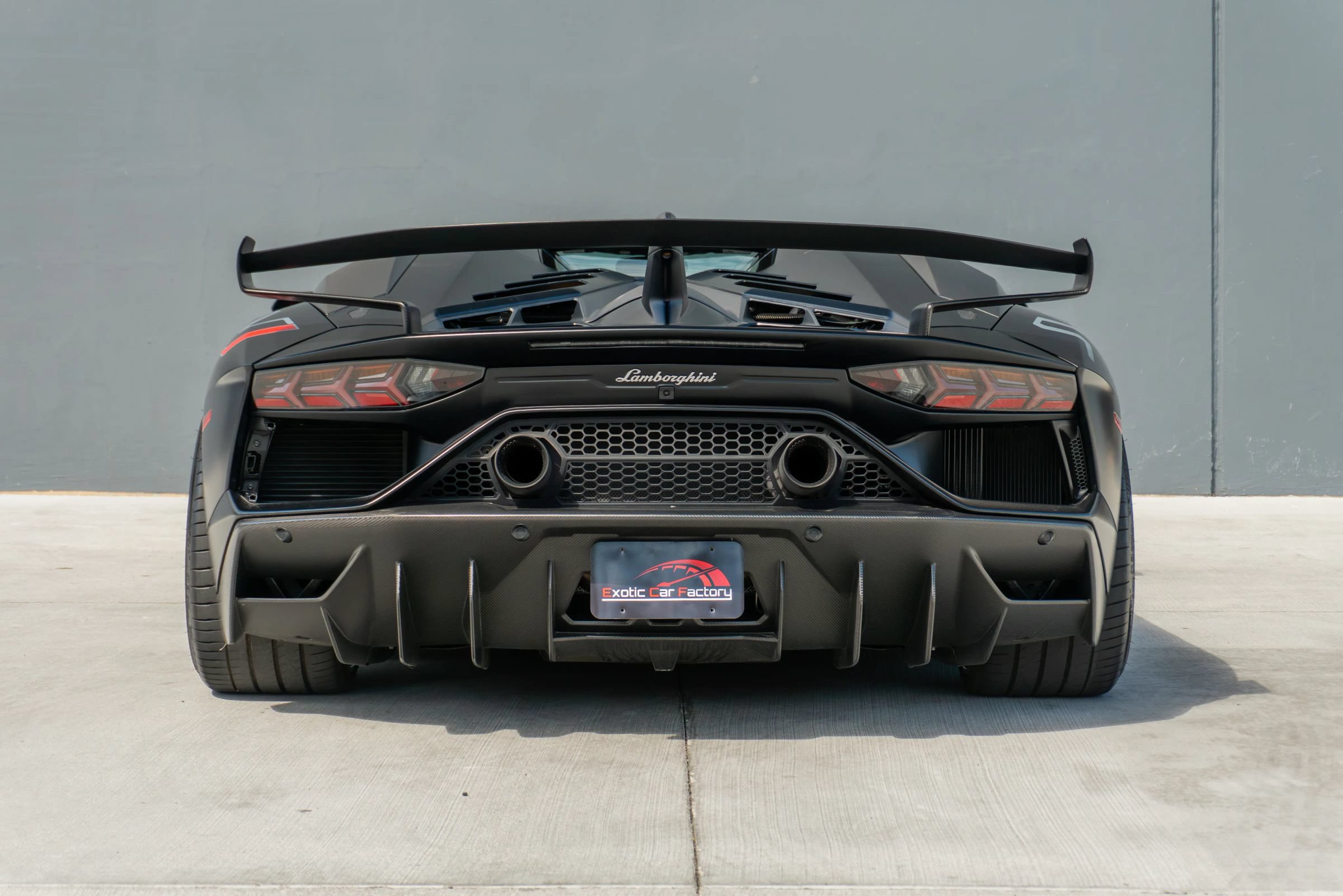 Used 2020 Lamborghini Aventador SVJ AWD/4WD image 10