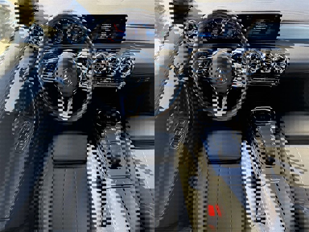 Used 2023 Mercedes-Benz CLA 250 image 13