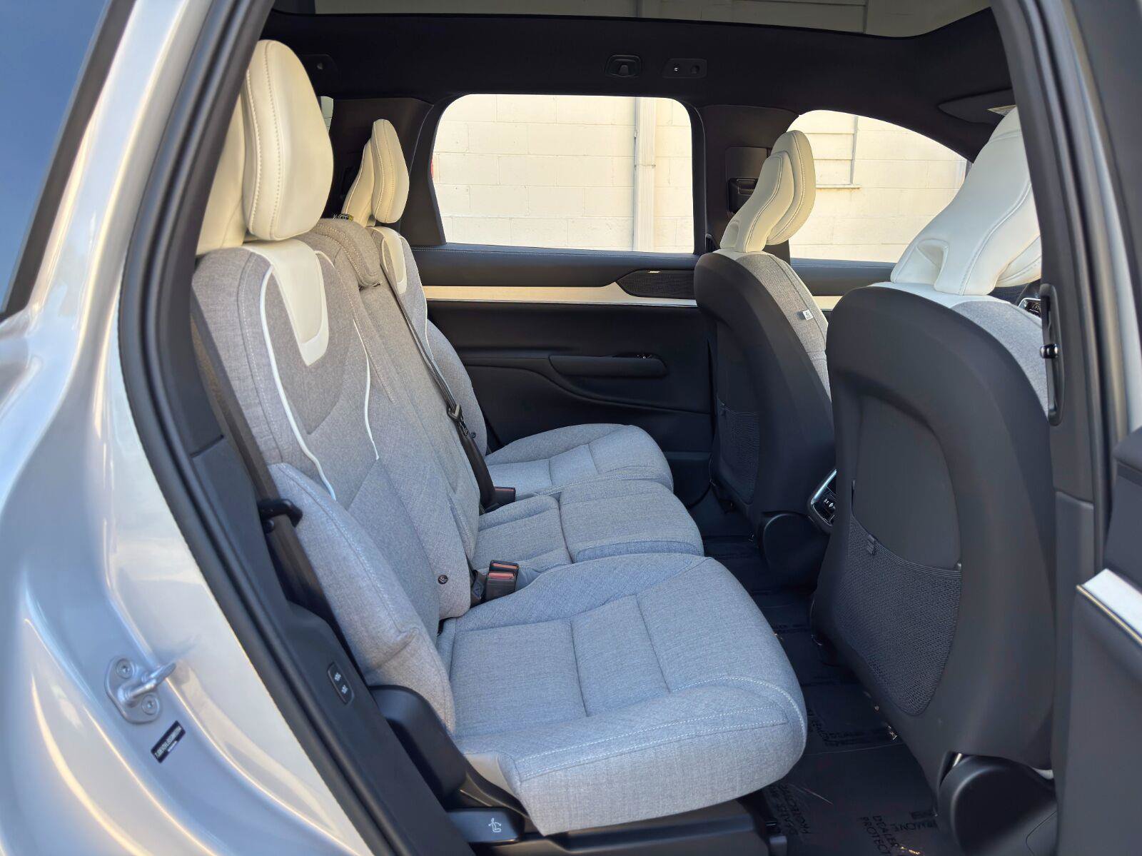 Used 2025 Volvo EX90 Ultra AWD/4WD image 38