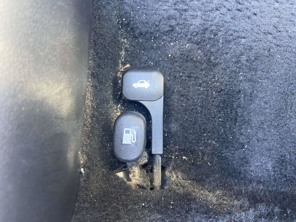 Used 2025 Hyundai Elantra Limited FWD image 23
