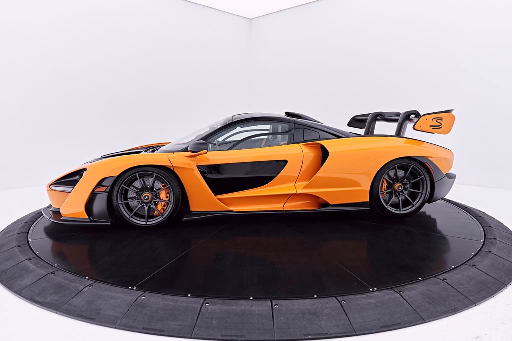Used 2019 McLaren Senna RWD image 11