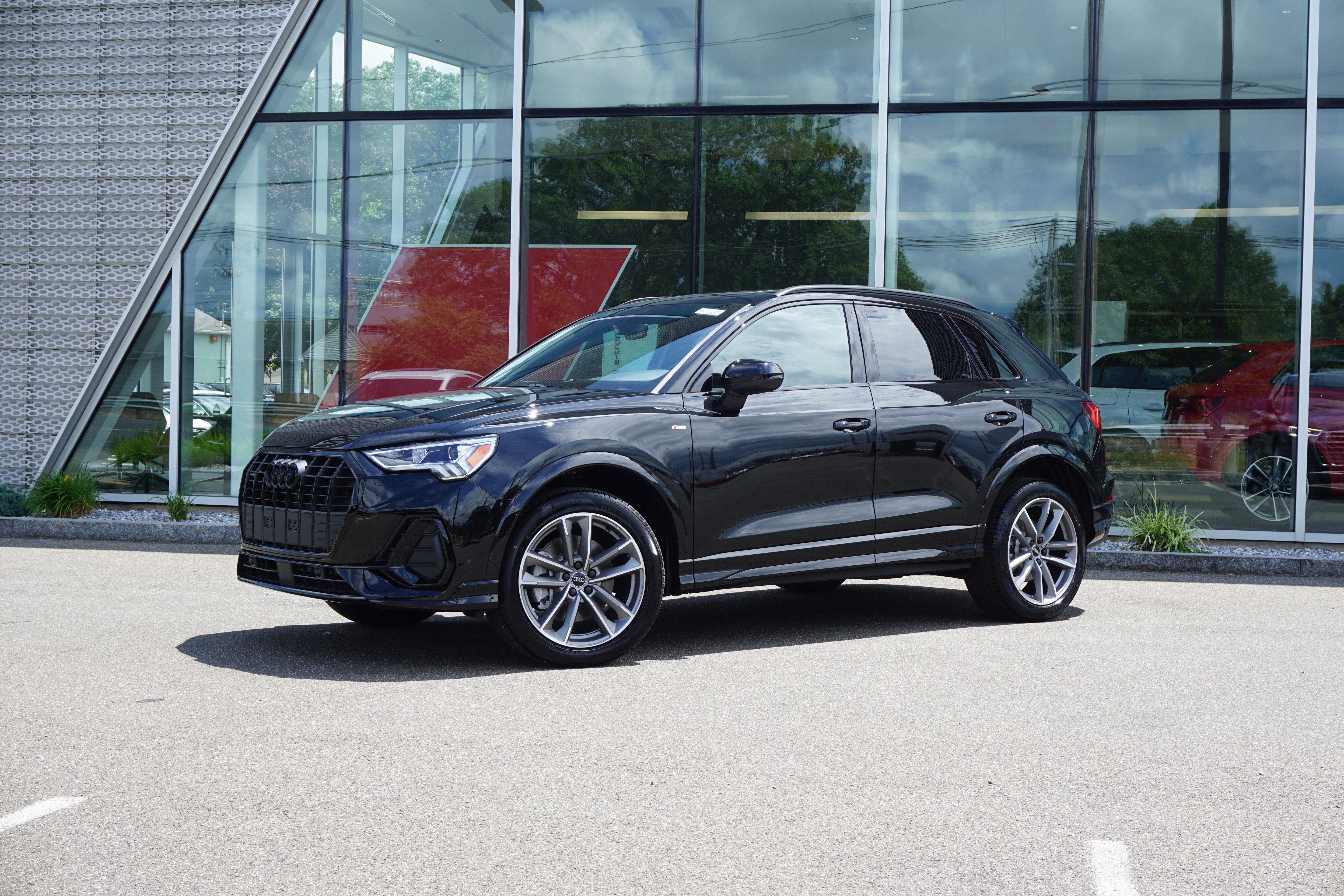 New 2025 Audi Q3 2.0T Premium image 1