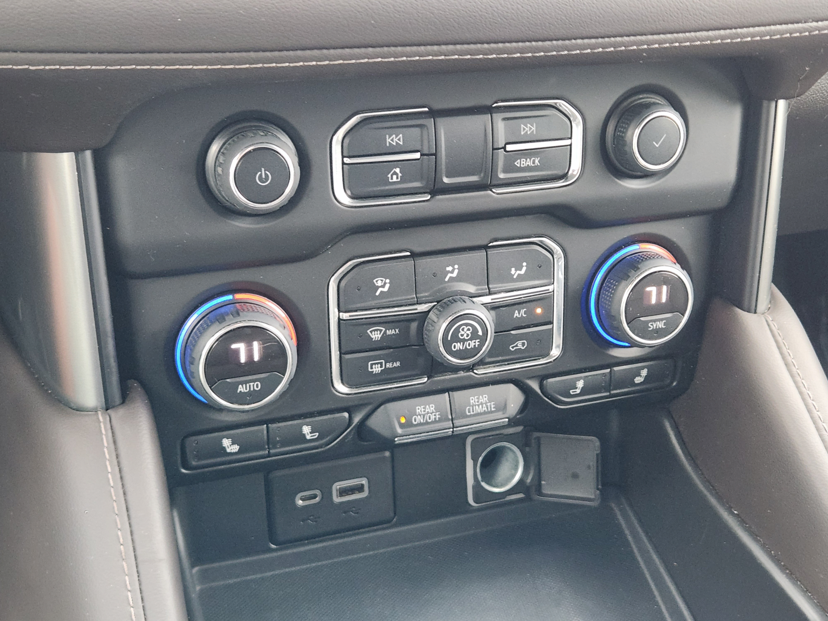 Used 2022 Chevrolet Tahoe LT w/ Luxury Package RWD image 14