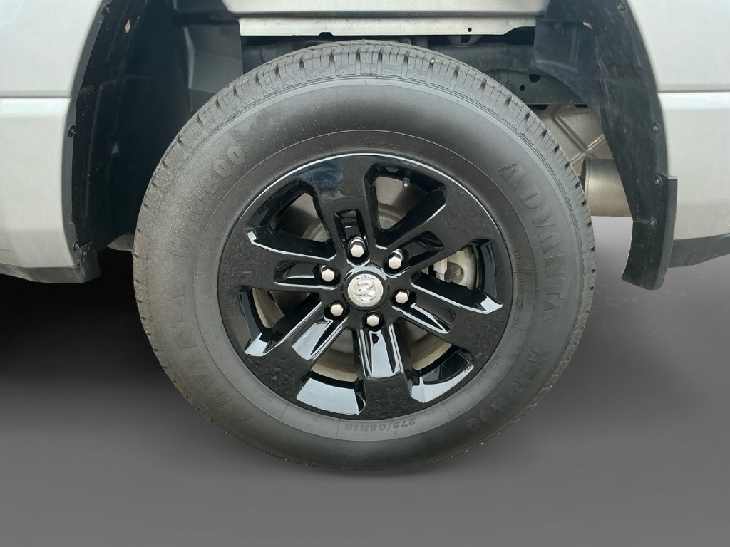 Used 2024 RAM 1500 Laramie AWD/4WD image 14