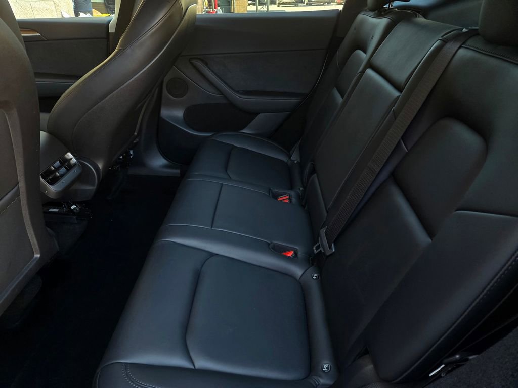 Used 2023 Tesla Model Y Long Range image 12