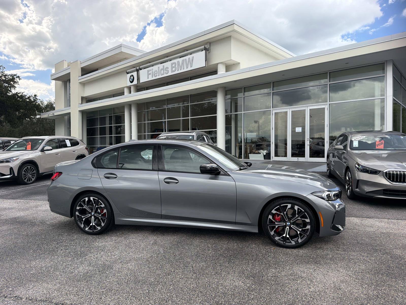 New 2026 BMW 330i Sedan w/ M Sport Package