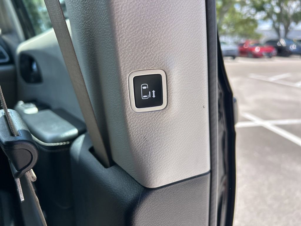 Used 2022 Chrysler Voyager LX FWD image 44