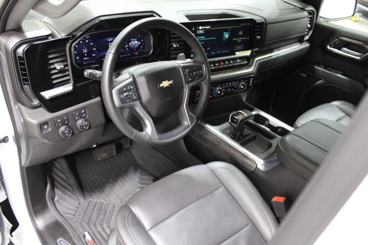 Used 2025 Chevrolet Silverado 1500 LTZ AWD/4WD image 49