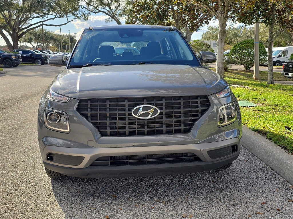 Used 2020 Hyundai Venue SE image 2