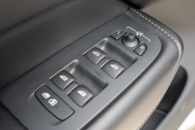 Used 2022 Volvo XC60 B5 Inscription w/ Advanced Package AWD/4WD image 36