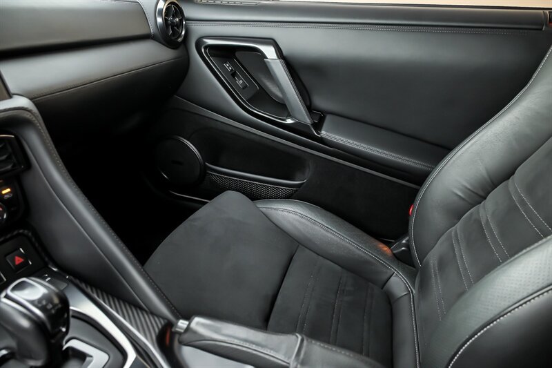 Used 2019 Nissan GT-R Premium AWD/4WD image 37