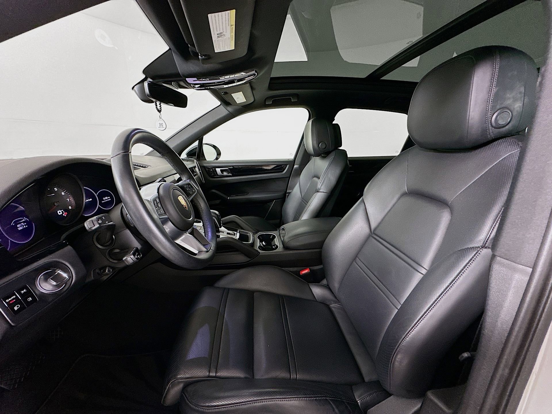 Used 2021 Porsche Cayenne AWD/4WD image 23