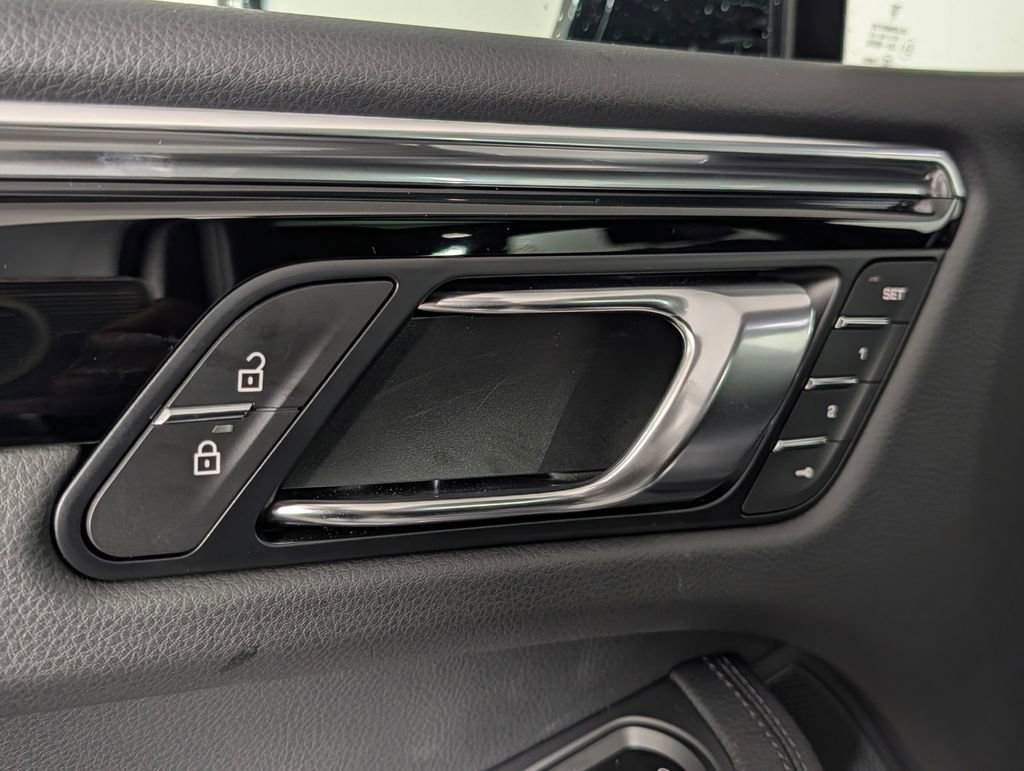 New 2026 Porsche Macan image 26