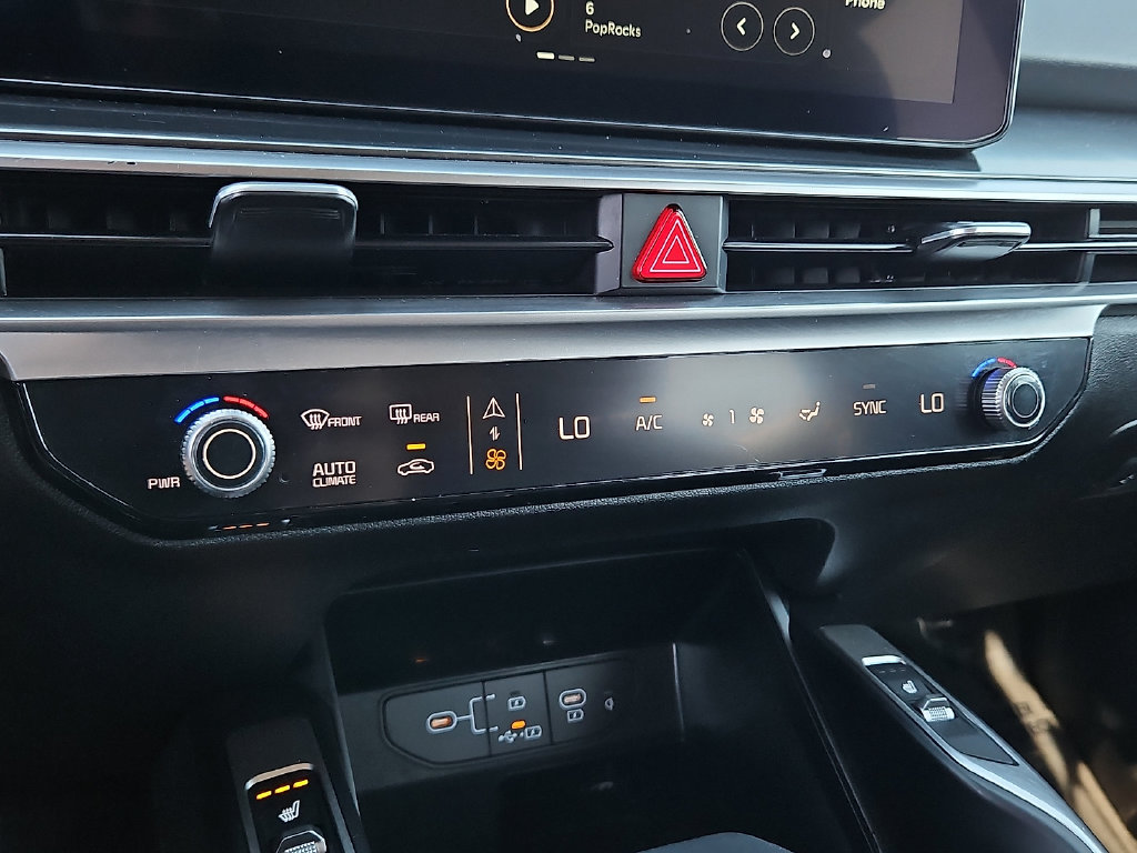 Certified 2024 Kia Sorento S FWD image 18