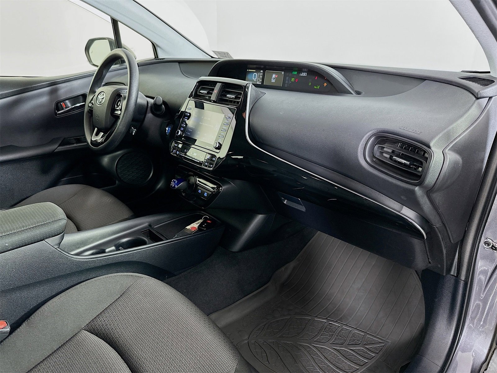 Used 2021 Toyota Prius LE image 26