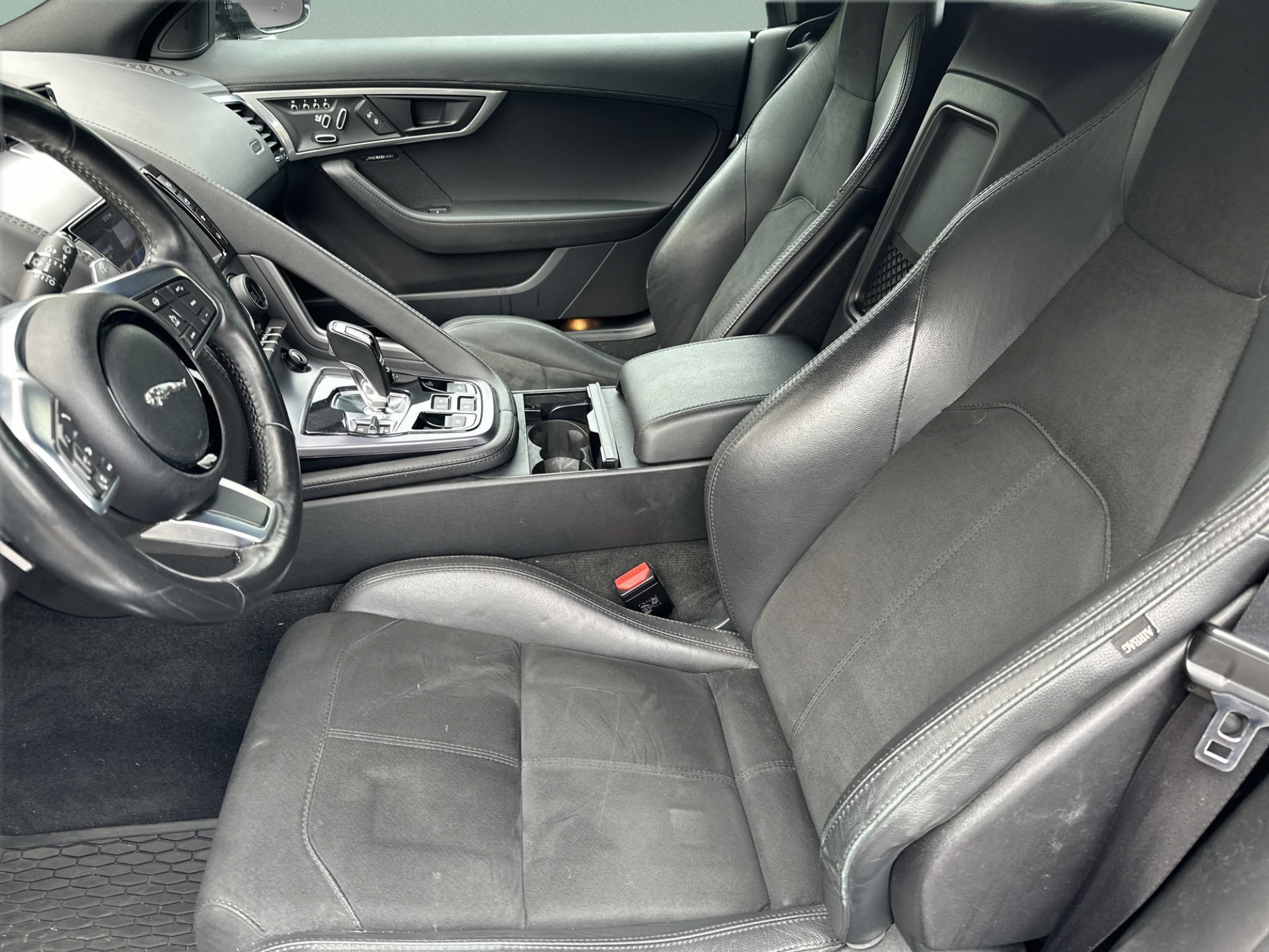 Used 2018 Jaguar F-TYPE Convertible RWD image 13