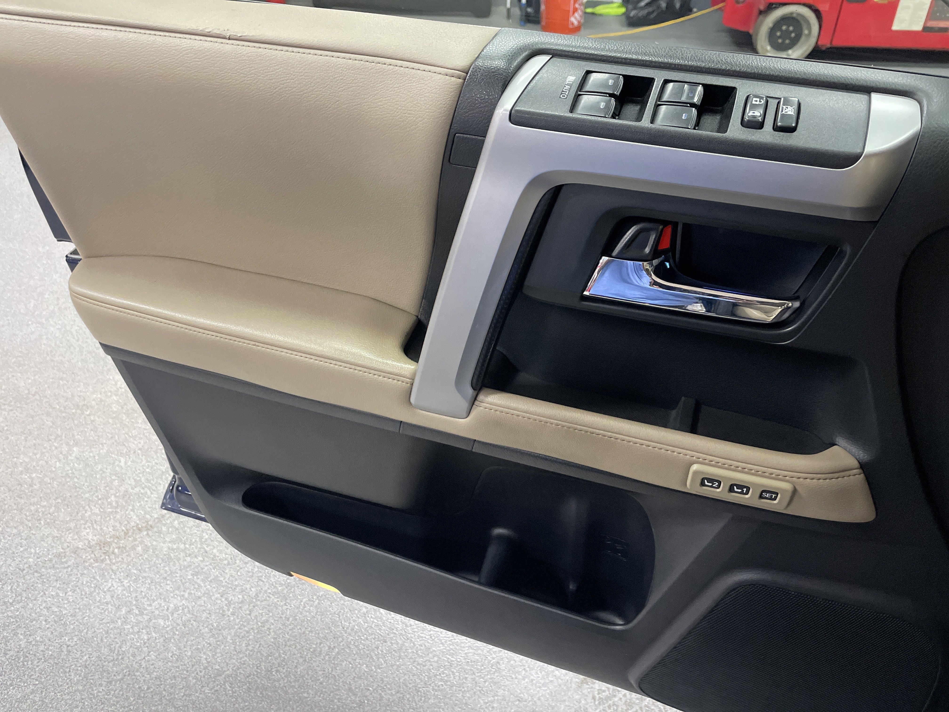Used 2016 Toyota 4Runner Limited AWD/4WD image 14