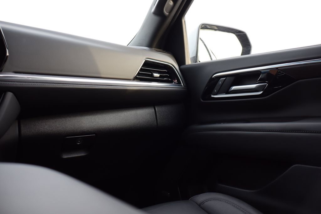 Used 2025 Chevrolet Suburban Z71 w/ Z71 Off-Road Package image 50