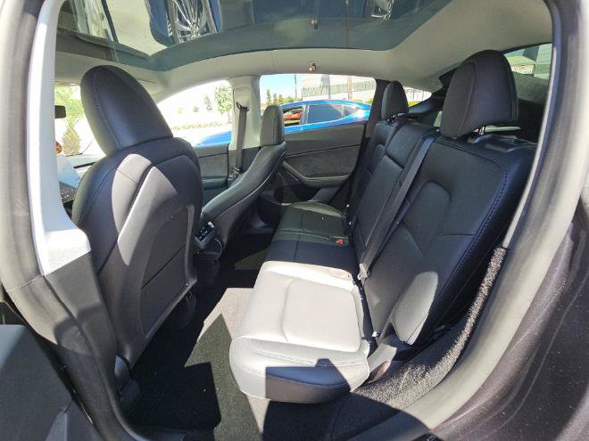 Used 2025 Tesla Model Y Long Range RWD image 9