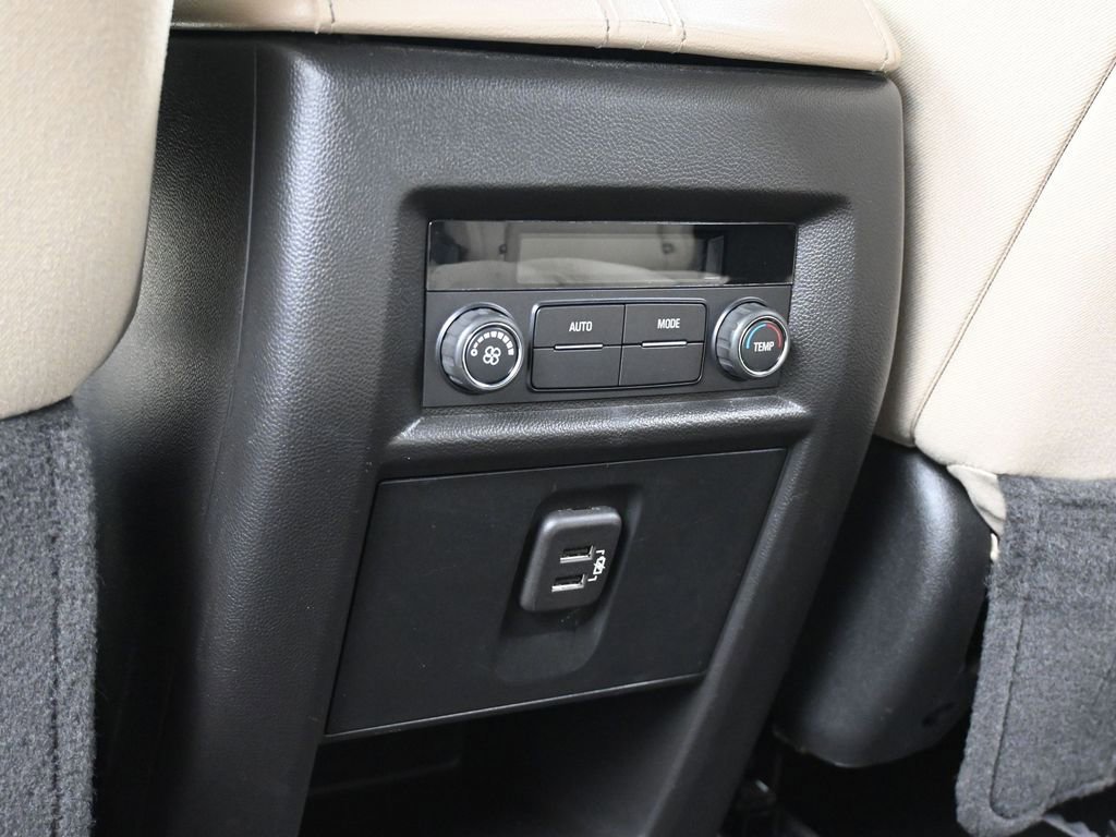 Used 2023 Chevrolet Traverse LS image 32