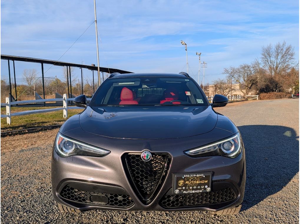 Used 2022 Alfa Romeo Stelvio Veloce image 2